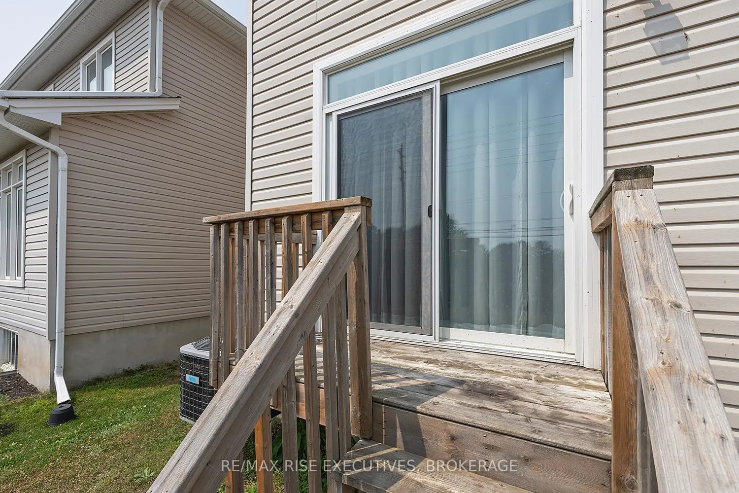 648 Halloway Drive photo 4