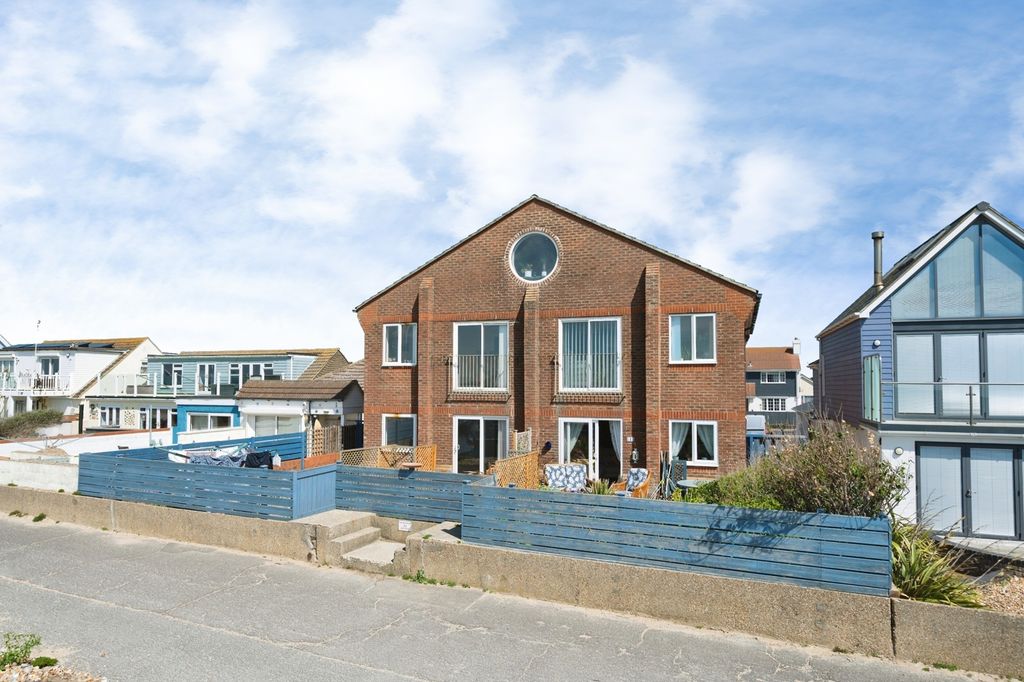 Additional image 14 of 2 bed flat for saleSouthwood Road, Hayling Island, Hampshire PO11