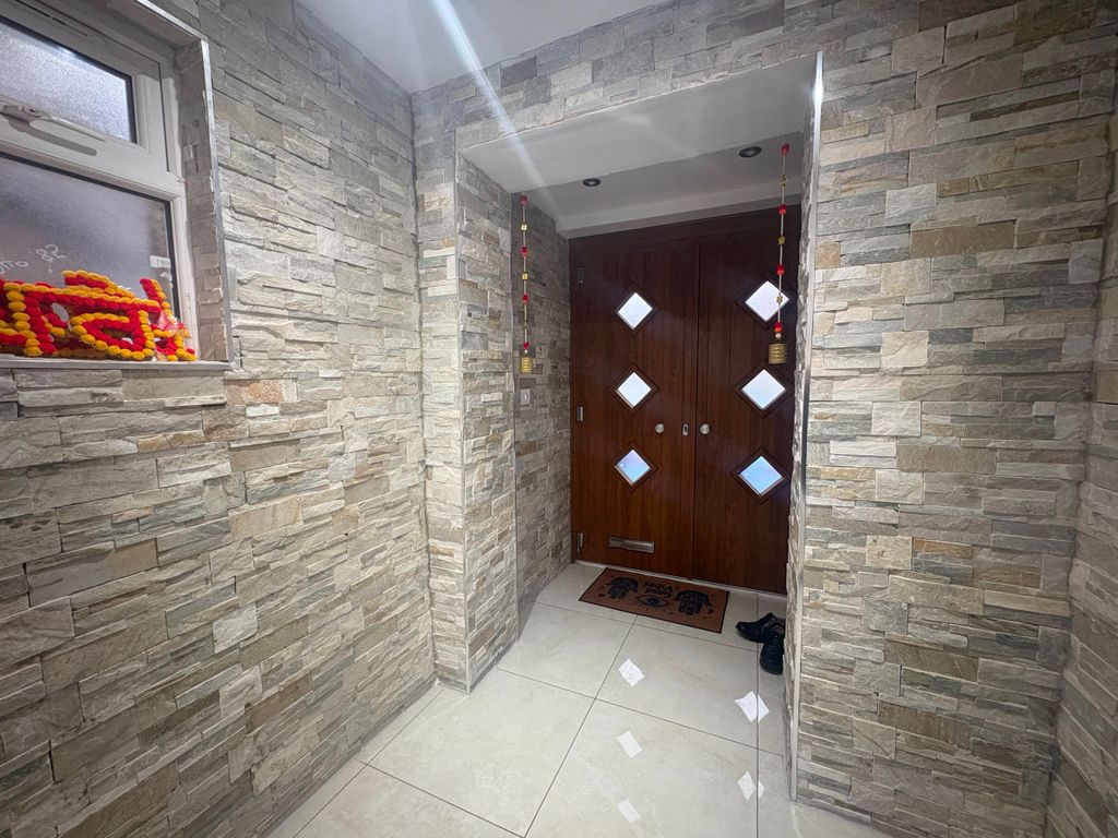 Additional image 3 of 6 bed semi-detached house for saleWentworth Crescent, Hayes UB3
