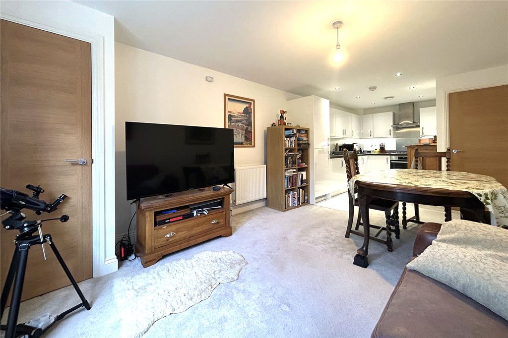 Additional image 5 of 1 bed flat for saleCarter Court, Hook, Hampshire RG27