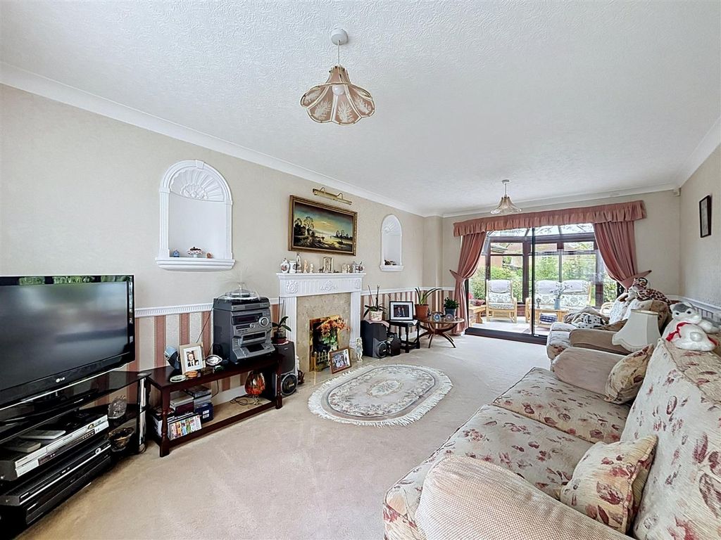 Additional image 2 of 3 bed detached house for saleCheyne Walk, Hornsea HU18