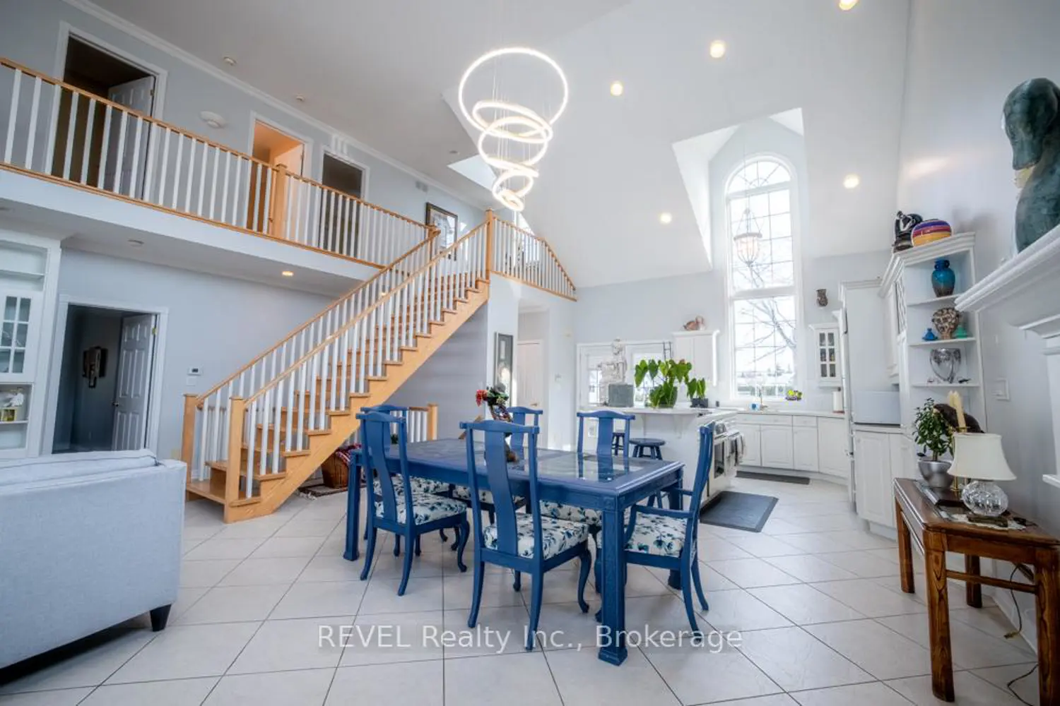 31 Newport Beach Boulevard photo 2
