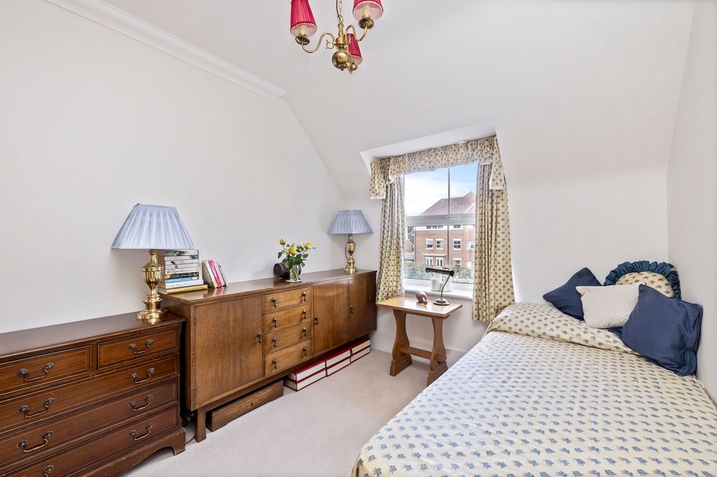 Additional image 15 of 2 bed flat for saleDurrants Drive, Faygate RH12