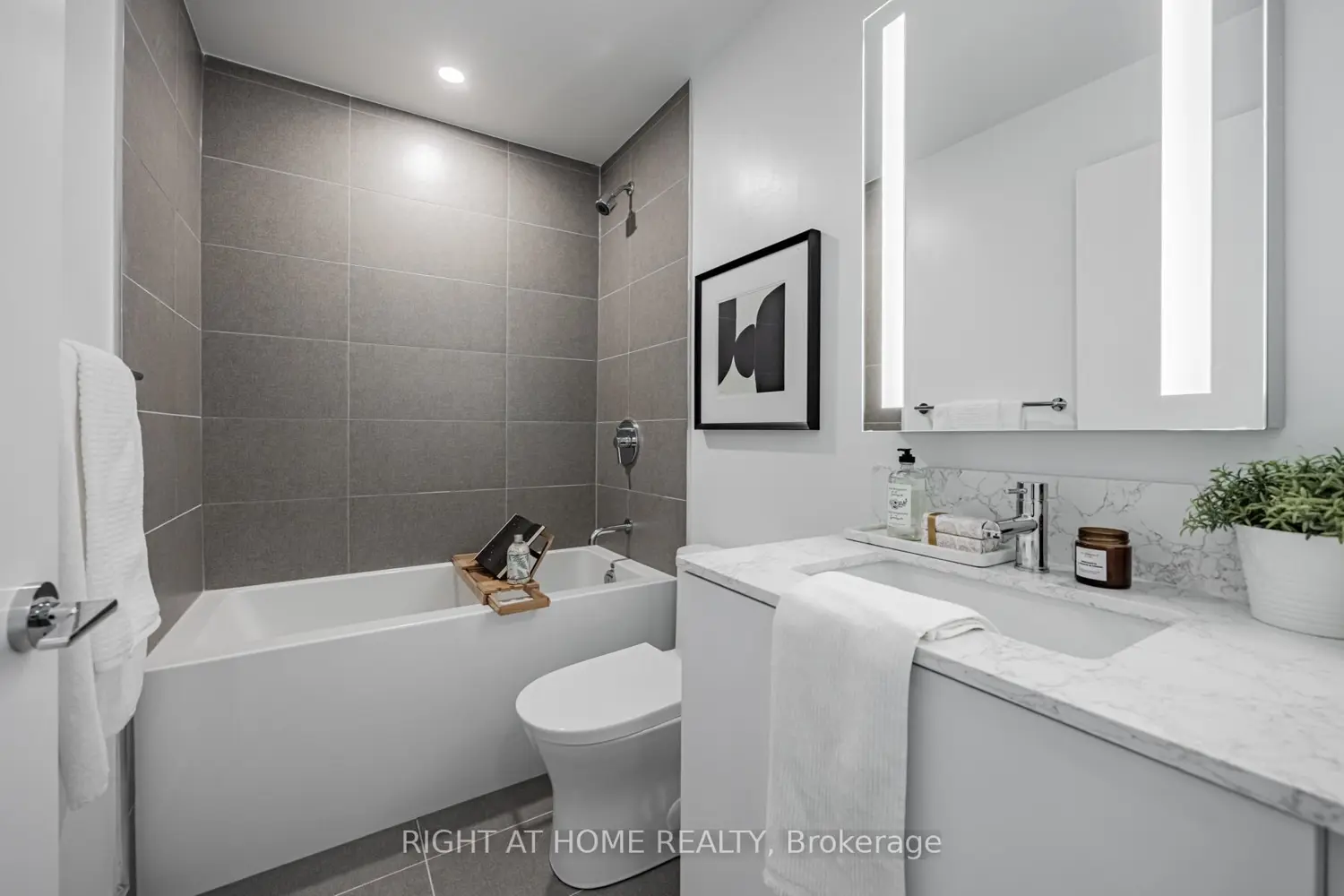 270 Dufferin Street 815 photo 5