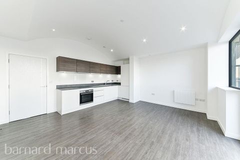Euro House, Whetstone N20