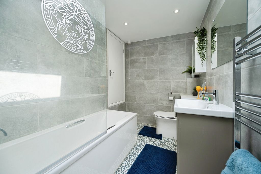 Additional image 5 of 4 bed detached house for saleWittering Road, Hayling Island, Hampshire PO11