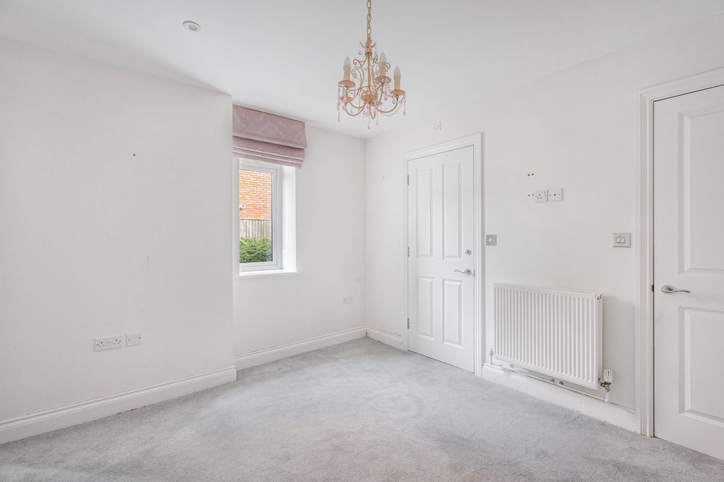 Additional image 6 of 2 bed flat for saleArden Grove, Harpenden AL5