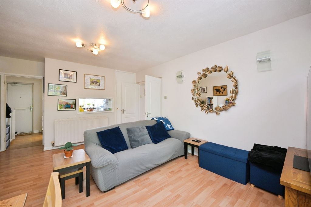 Additional image 4 of 2 bed flat for salePark View, Hoddesdon EN11