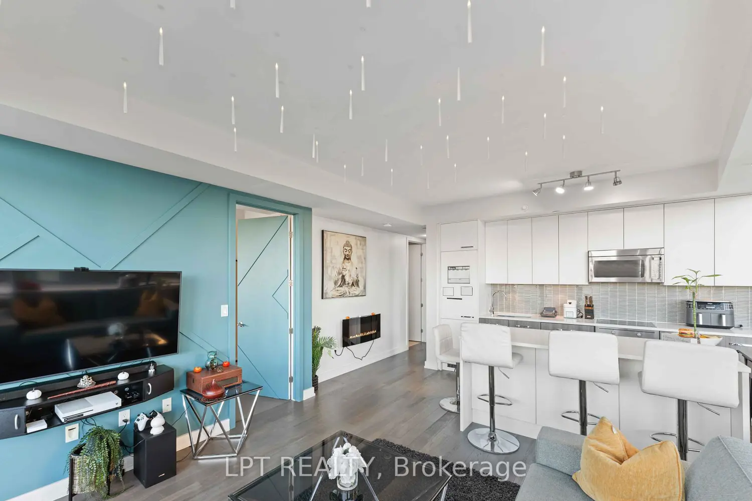111 Champagne Avenue 307 photo 5