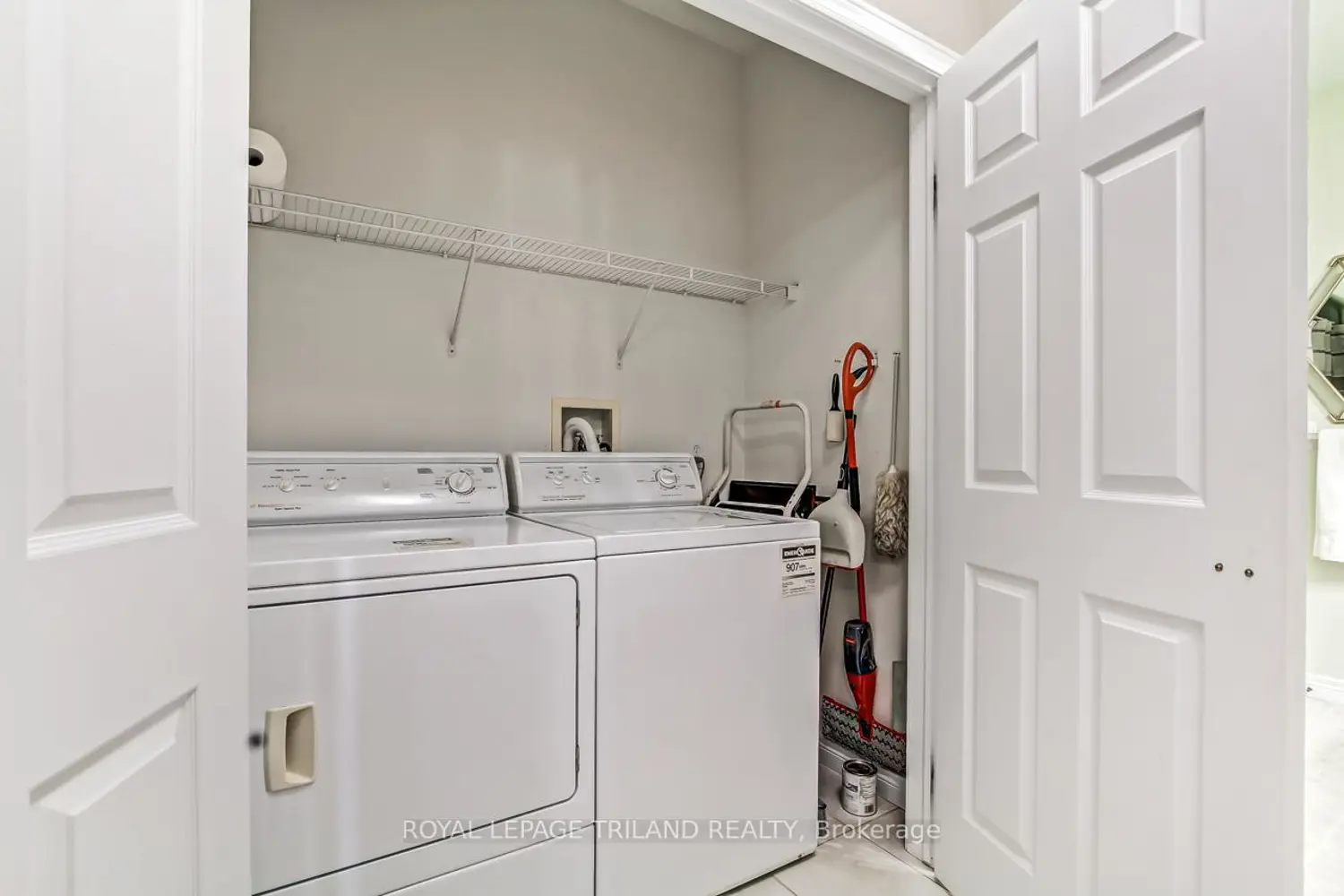 44 Edgevalley Road 47 photo 5