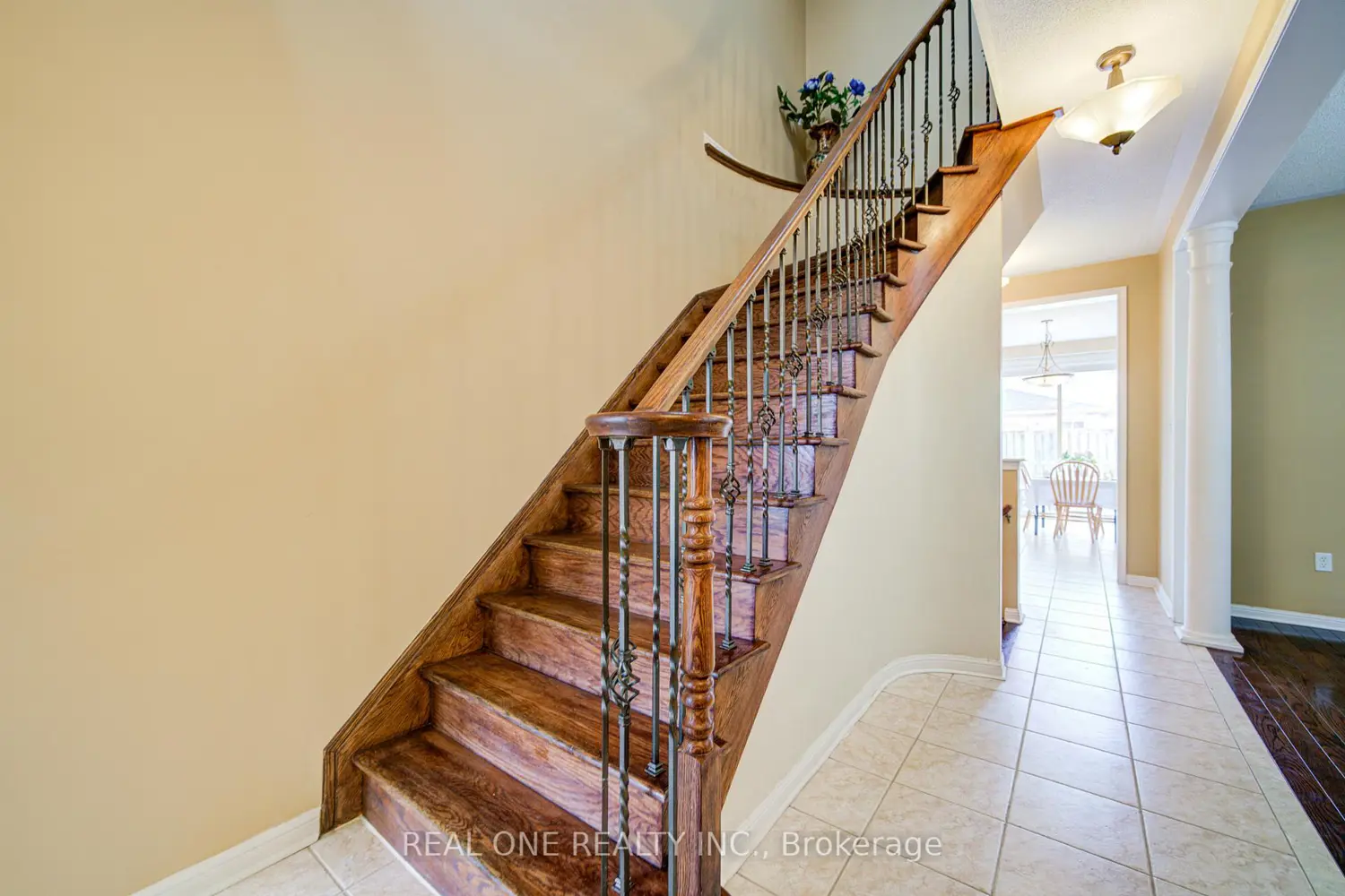3696 Waterfall Crescent photo 2