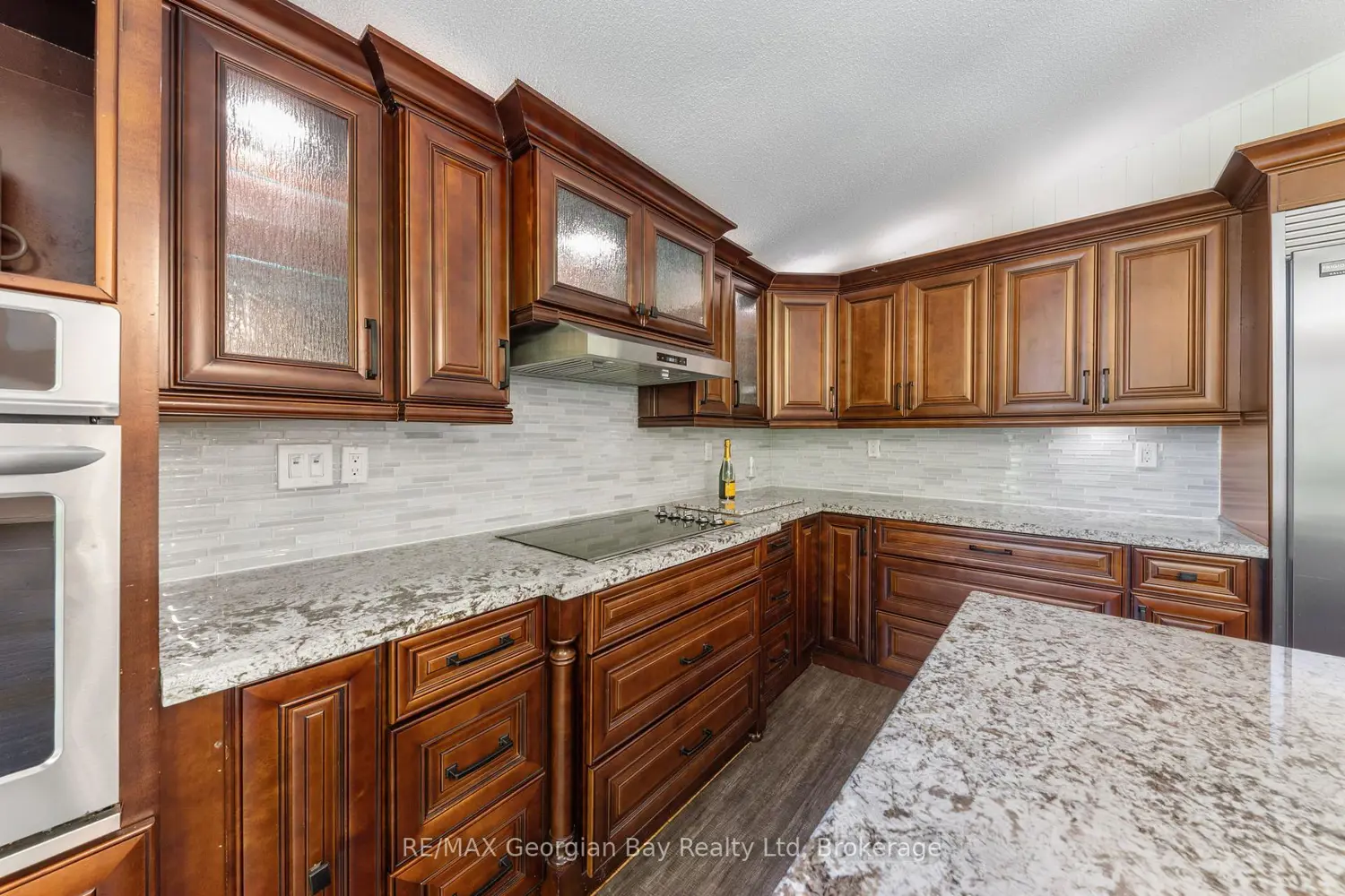 1745 Twin Oaks Crescent photo 4