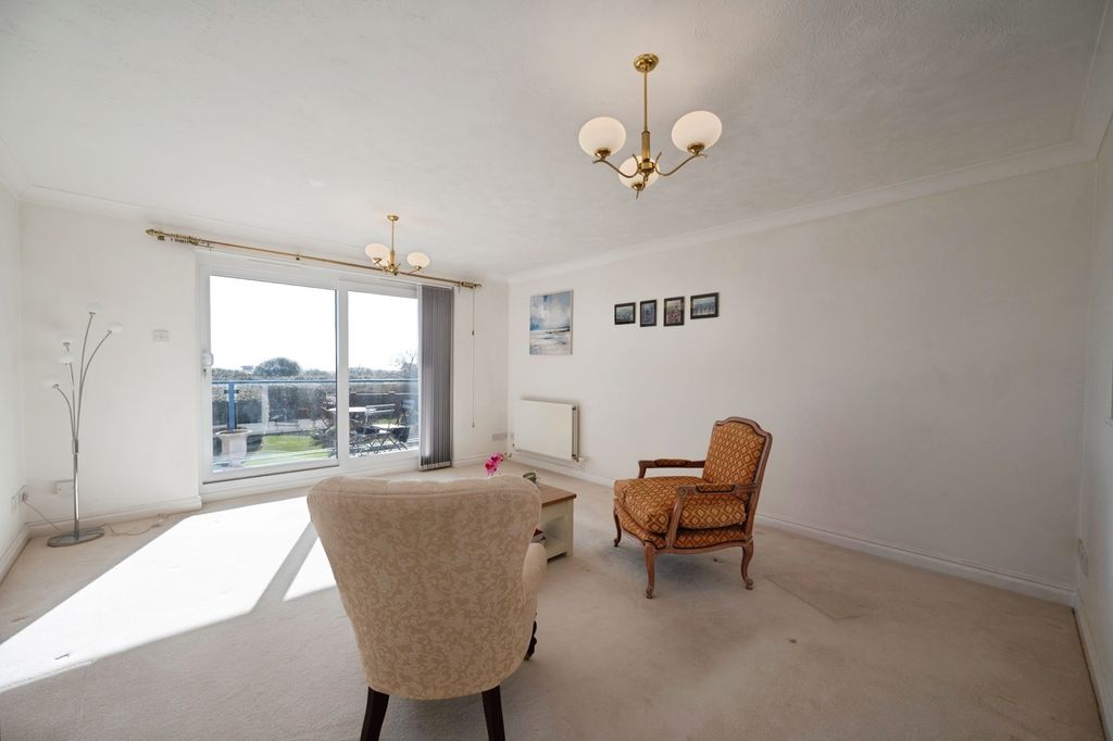 Additional image 15 of 3 bed flat for saleSea Front, Hayling Island, Hampshire PO11