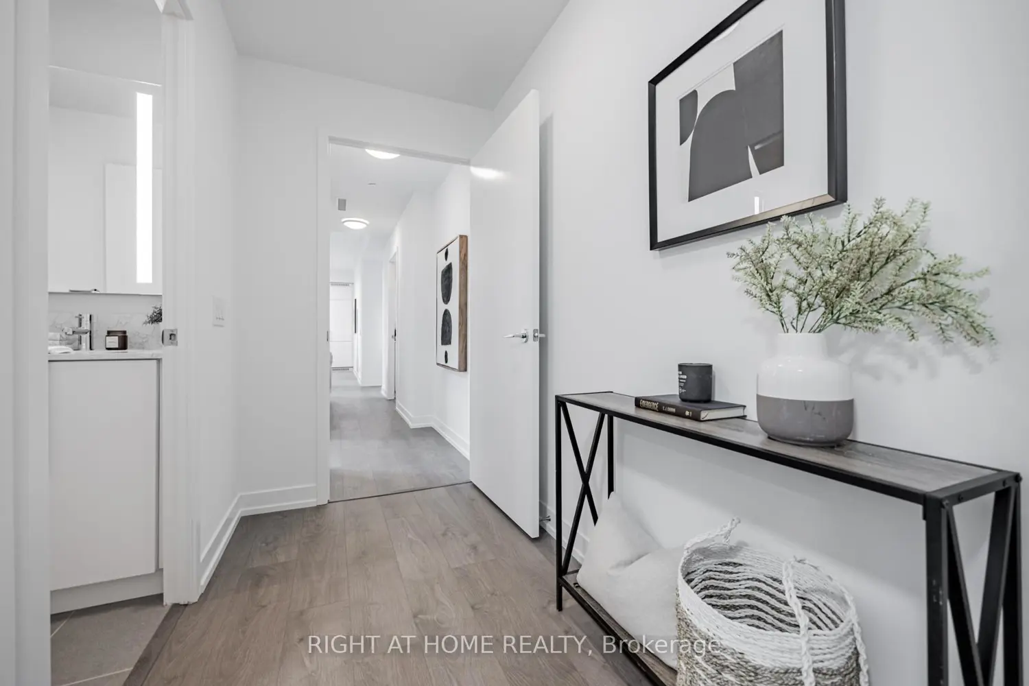 270 Dufferin Street 815 photo 4
