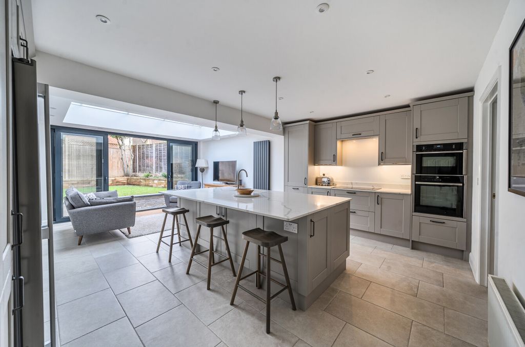 Additional image 2 of 5 bed detached house for saleMyllers Lond, Hook, Hampshire RG27