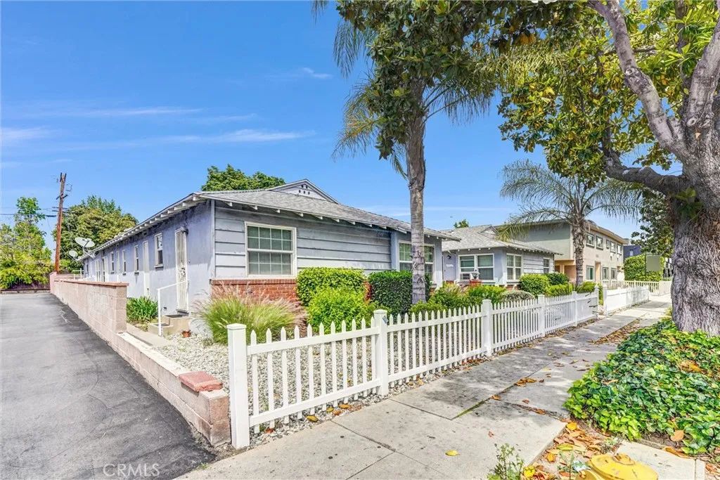 14821 Burbank Blvd, Van Nuys, CA 91411 photo 3