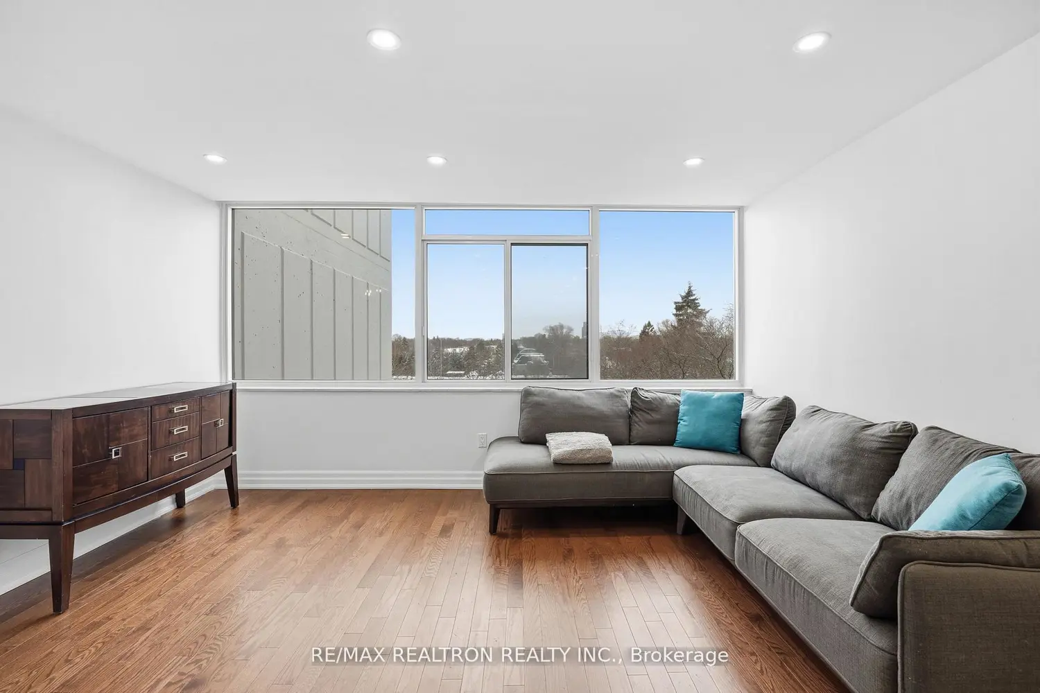 3000 Bathurst Street 601 photo 4
