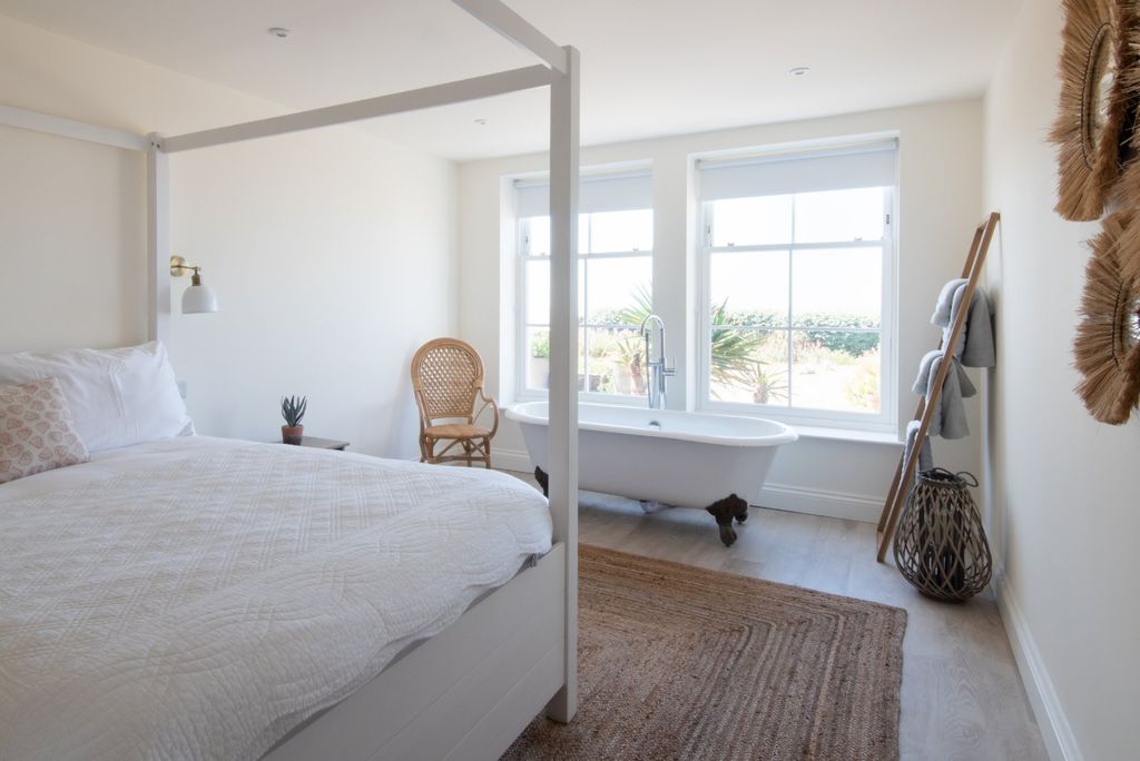Additional image 8 of 5 bed detached house for saleSouthwood Road, Hayling Island, Hampshire PO11