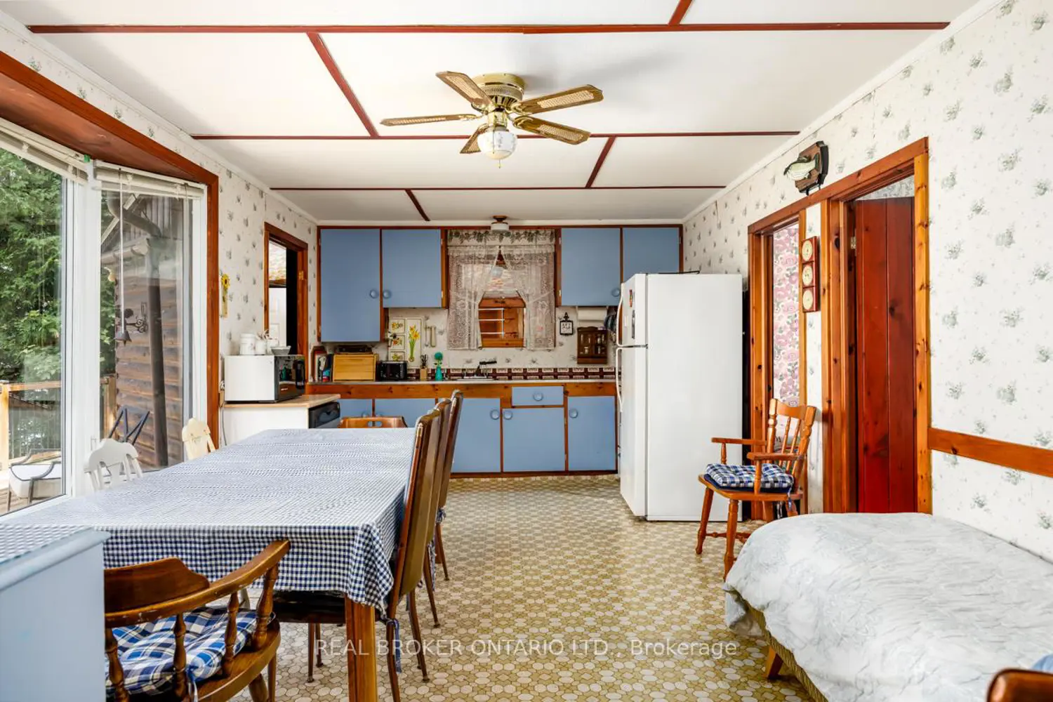 70 Ivy Lane photo 4