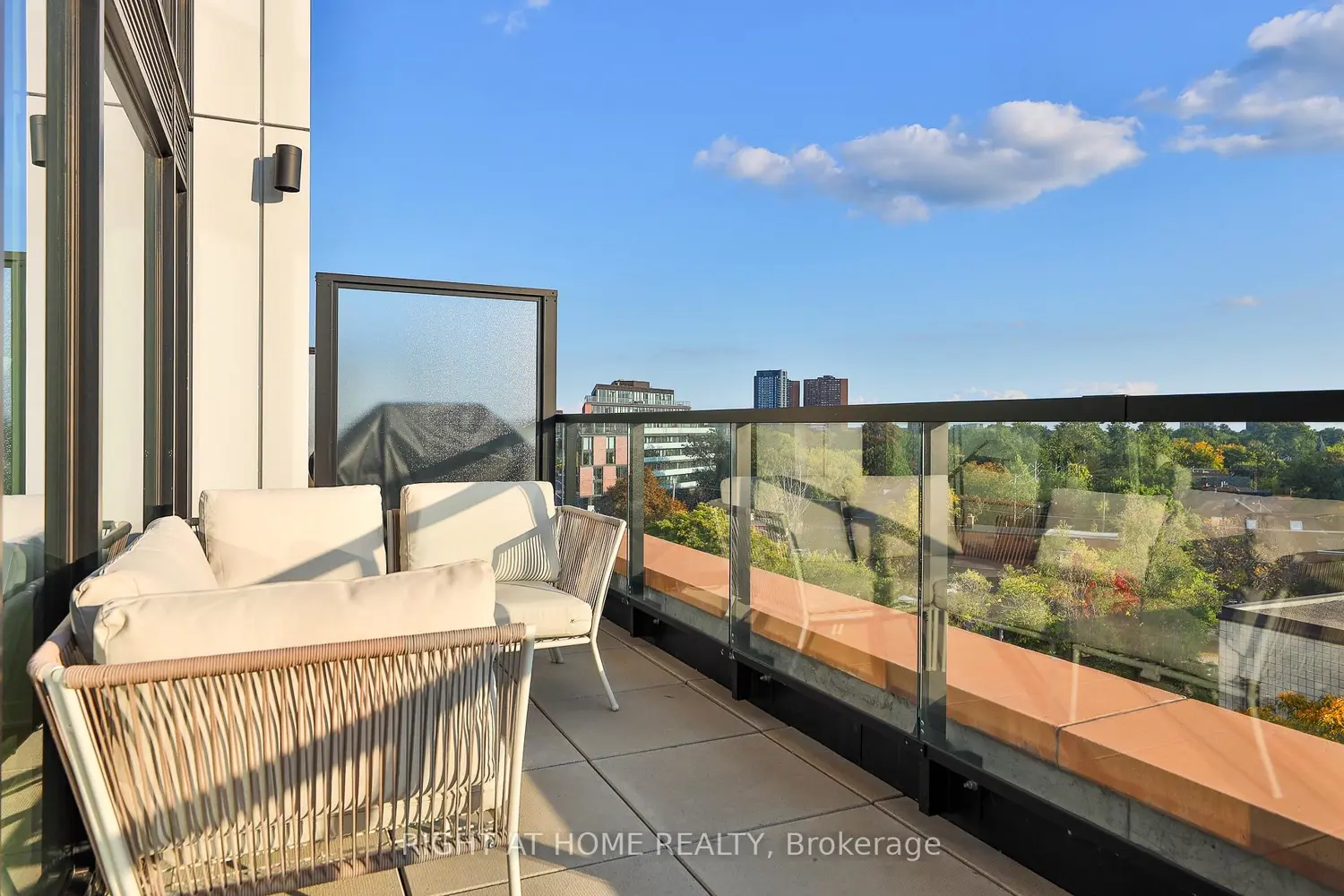 2720 Dundas Street 607 photo 4