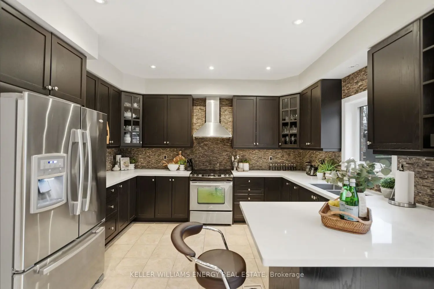 568 George Reynolds Drive photo 2