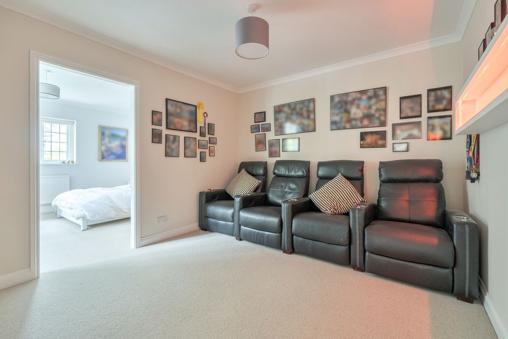 Additional image 18 of 6 bed detached house for saleGreys Road, Henley-On-Thames, Oxfordshire RG9