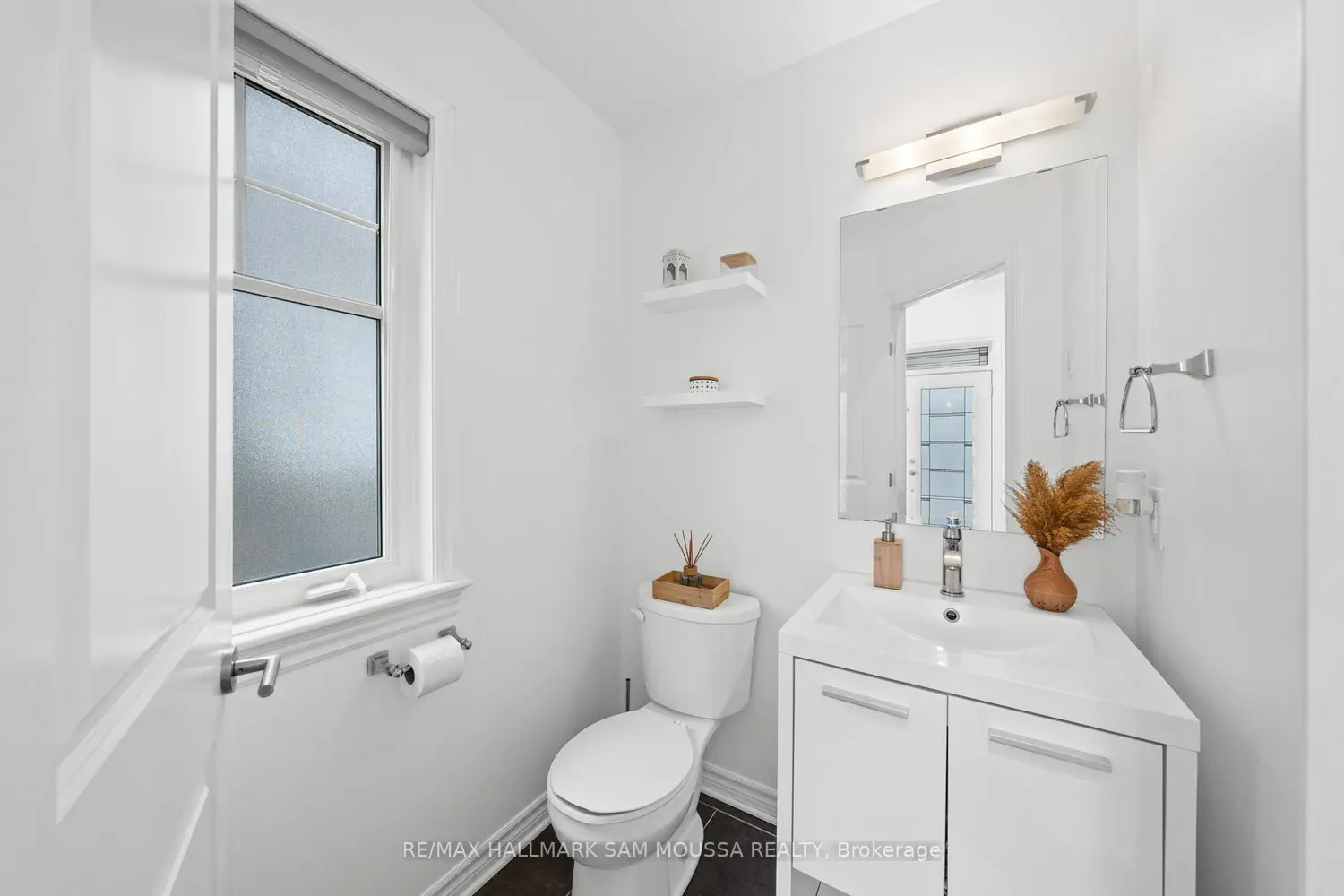 185 Flat Sedge Crescent photo 2