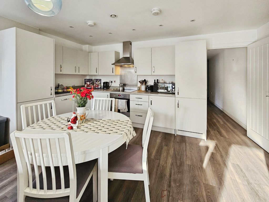 Additional image 12 of 2 bed flat for saleStation Road, Hook, Hampshire RG27