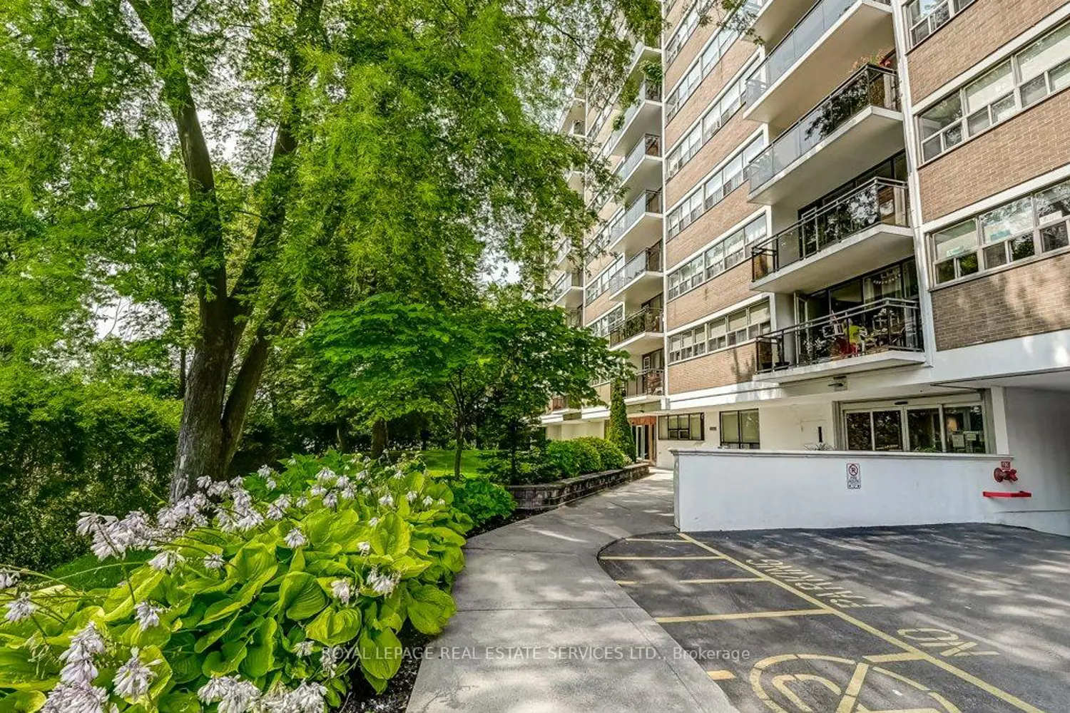 212 Kerr Street 404