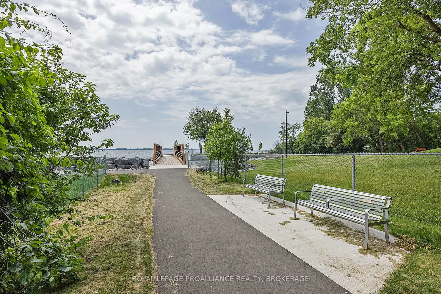 2 Mowat Avenue 903 photo 2