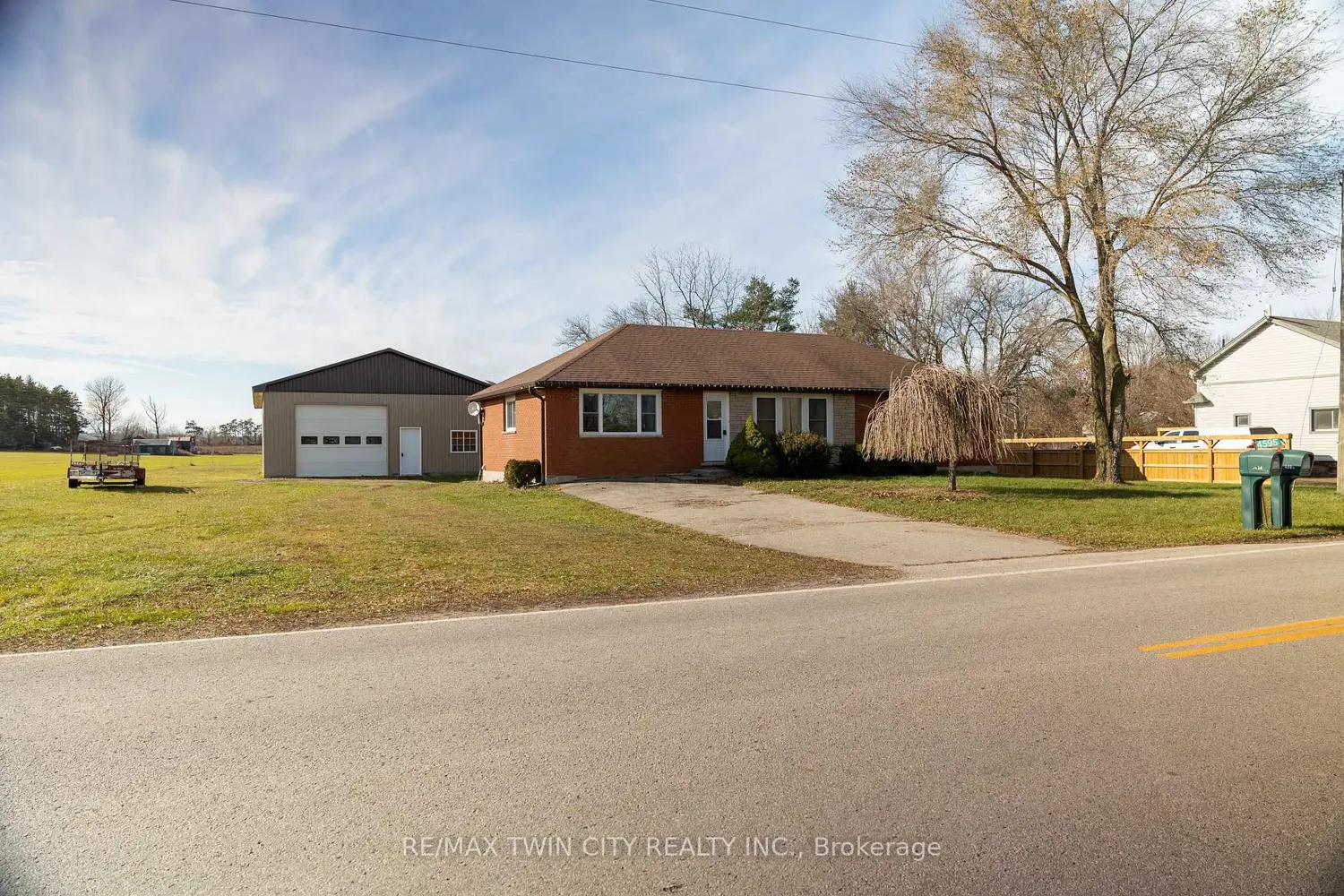 4595 Kelvin Road photo 2