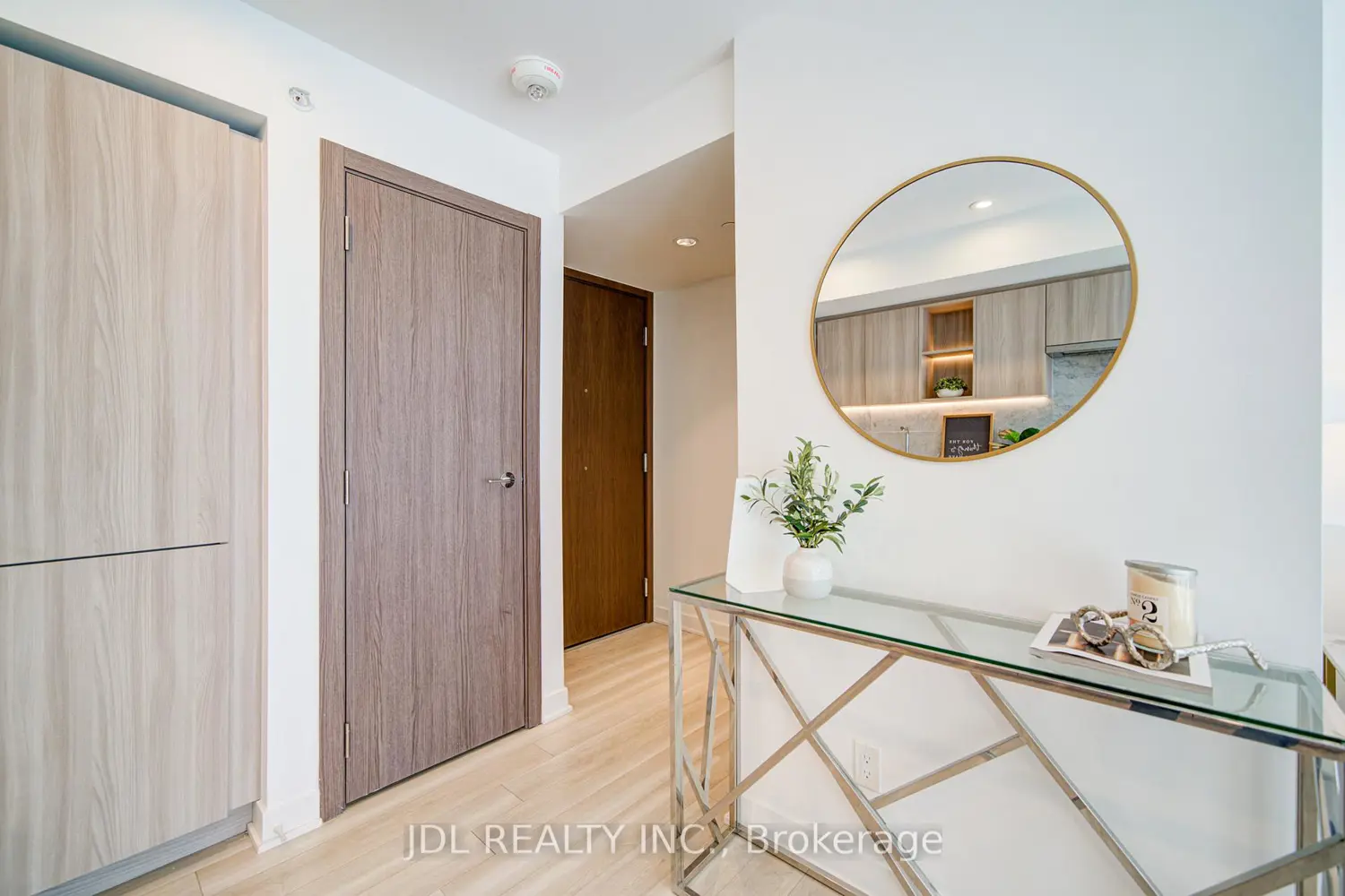 Additional image 3 of 17 Bathurst Street 902