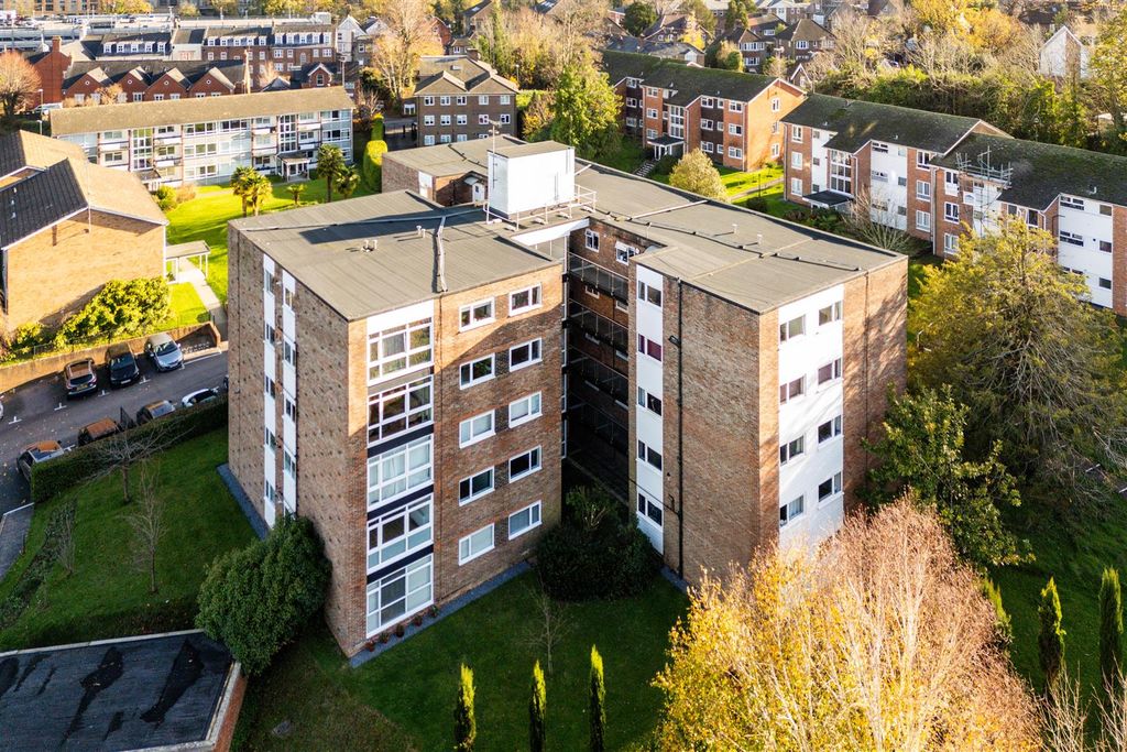 3 bed flat for saleKipling Court, Haywards Heath RH16