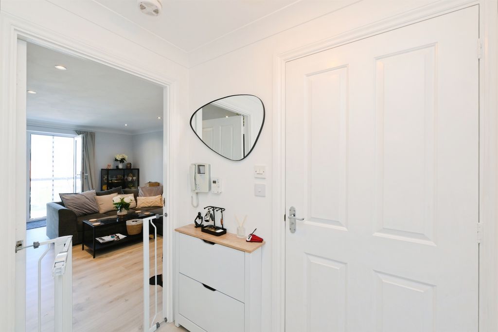 Additional image 14 of 2 bed flat for saleTaverners Way, Hoddesdon EN11