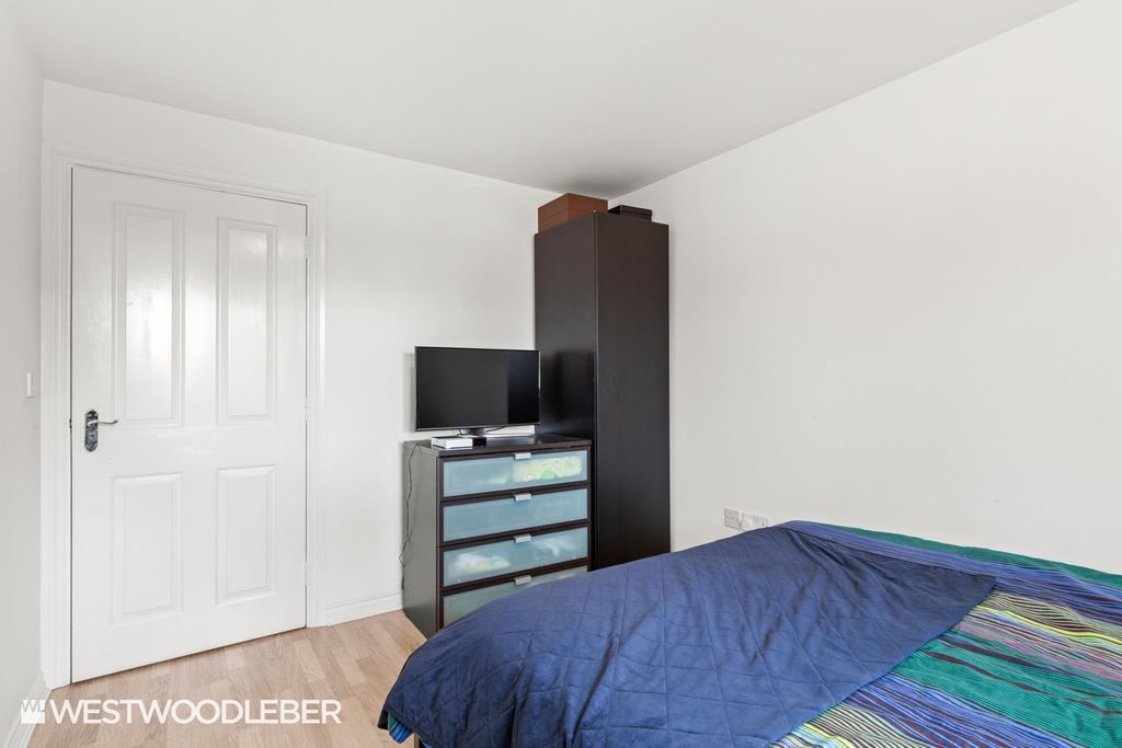 Additional image 7 of 2 bed flat for saleTaverners Way, Hoddesdon EN11