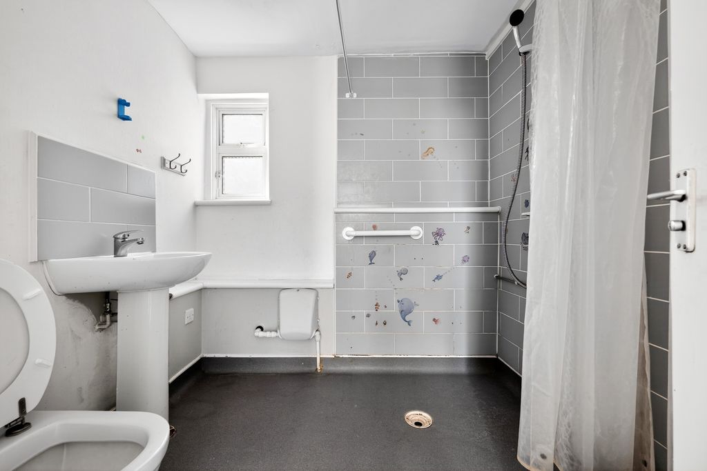 Additional image 7 of 5 bed detached house for saleWalton Road, Hoddesdon EN11