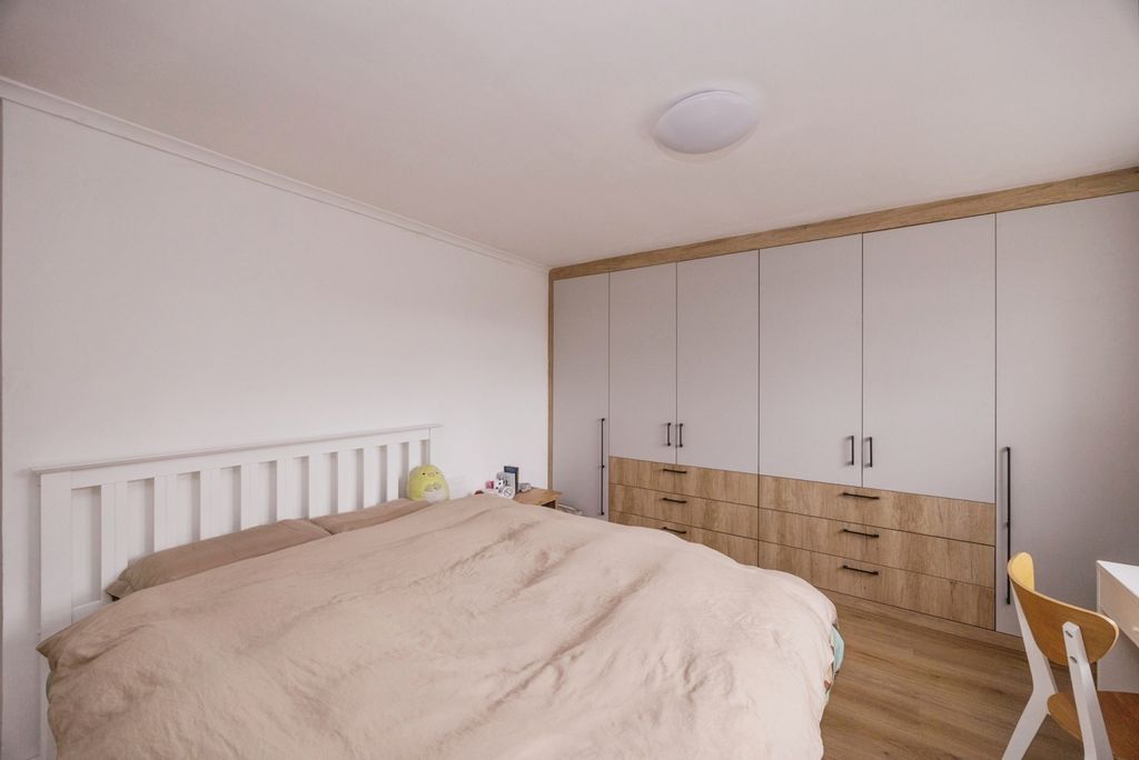 Additional image 19 of 3 bed flat for saleChidham Close, Havant, Hampshire PO9