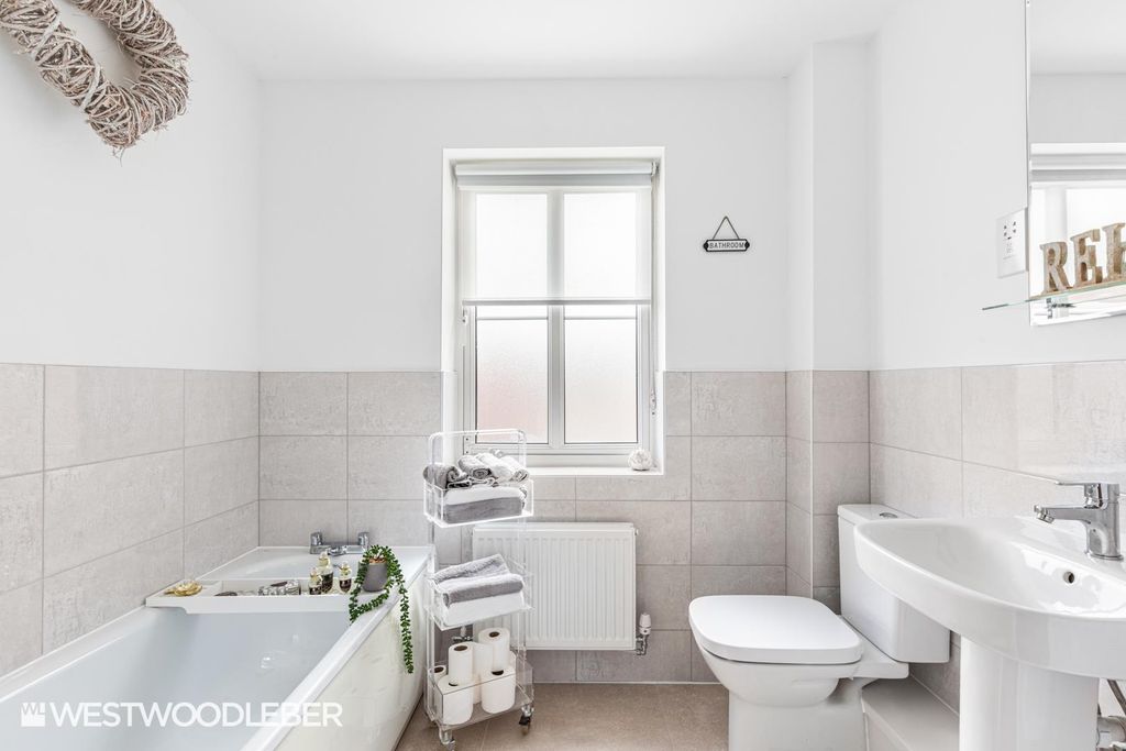 Additional image 17 of 2 bed flat for saleMoye Close, Hoddesdon EN11