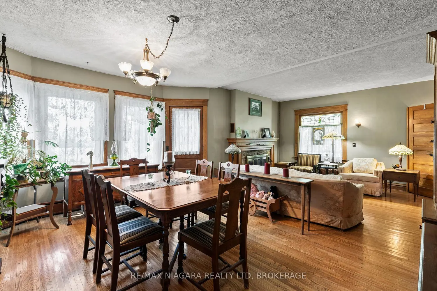 3362 Montrose Road photo 2