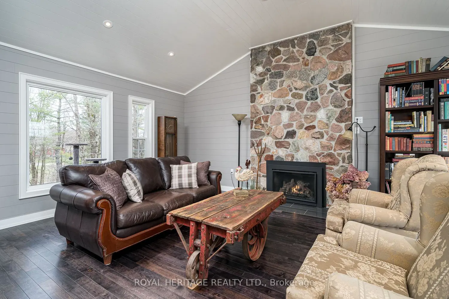 699 Cooper Road photo 3