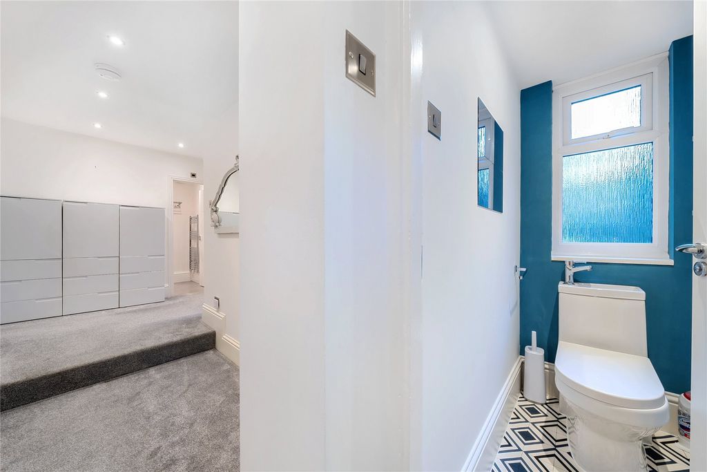Additional image 13 of 1 bed flat for salePortsmouth Road, Hindhead, Surrey GU26