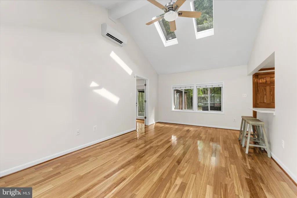 Additional image 11 of 125 Victoria Place, Sterling, VA 20164