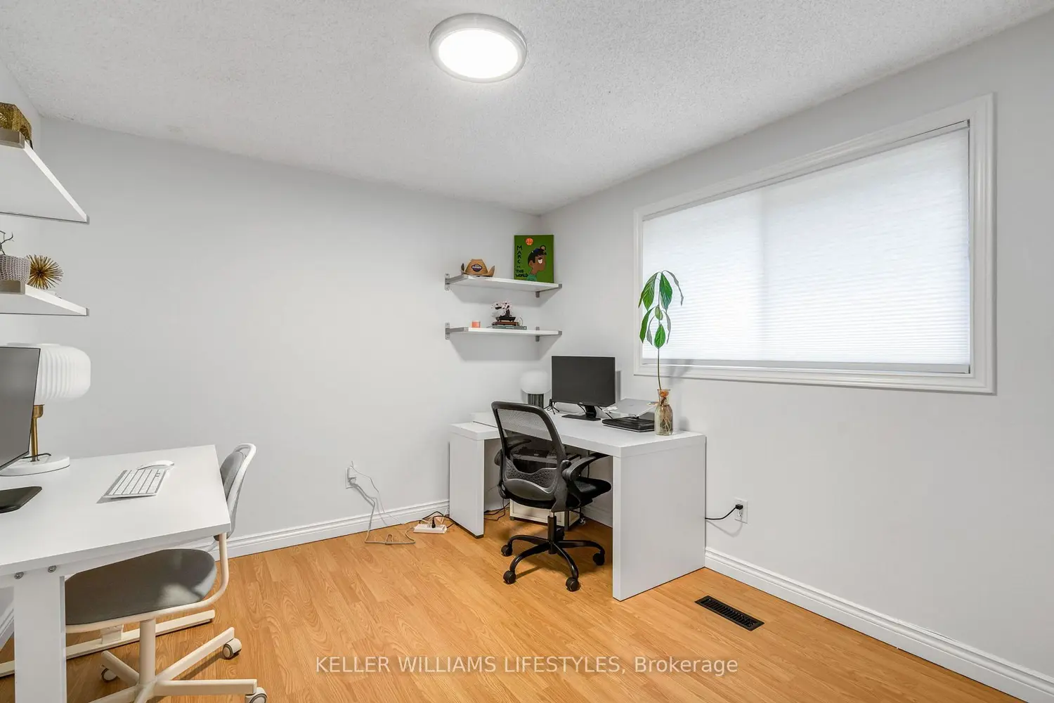 350 Highview Crescent photo 4