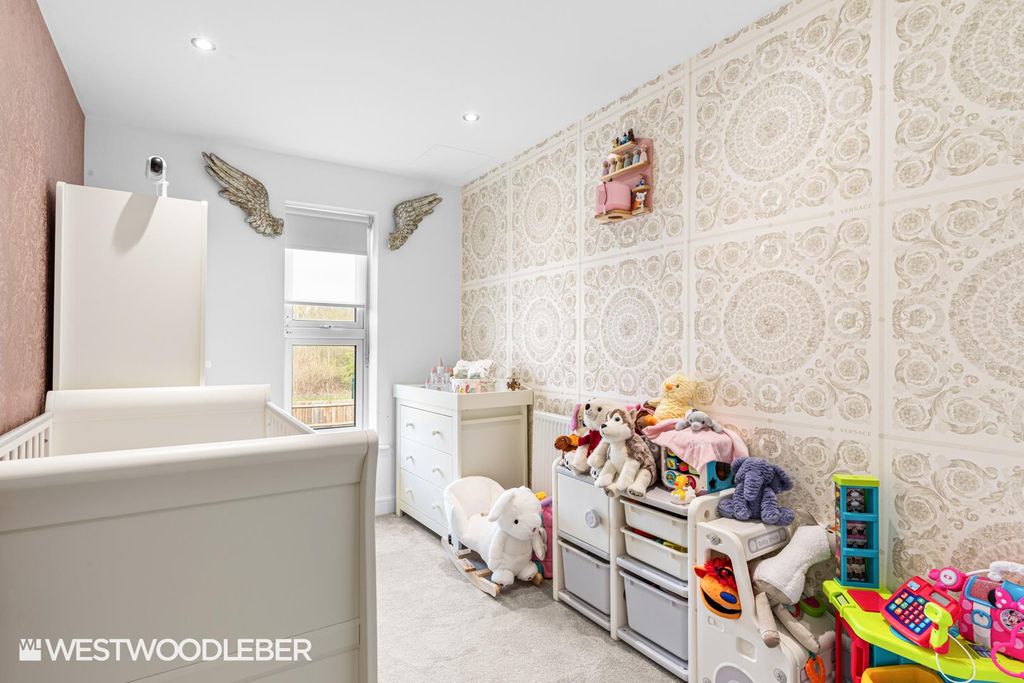 Additional image 15 of 2 bed flat for saleMoye Close, Hoddesdon EN11