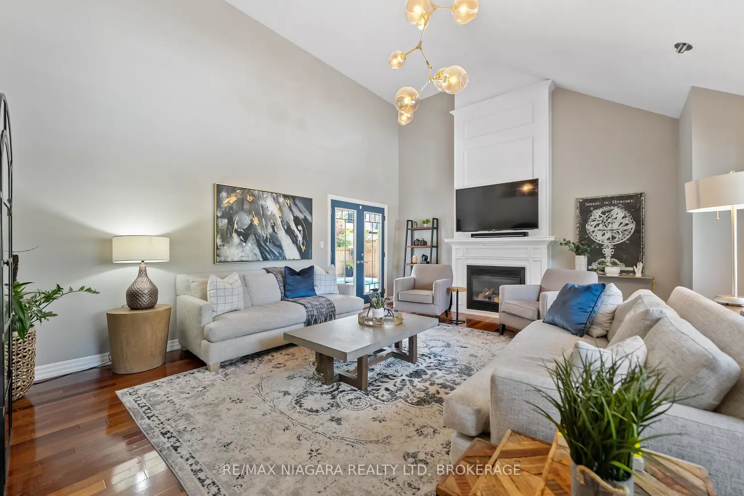 1 Graham Avenue photo 3