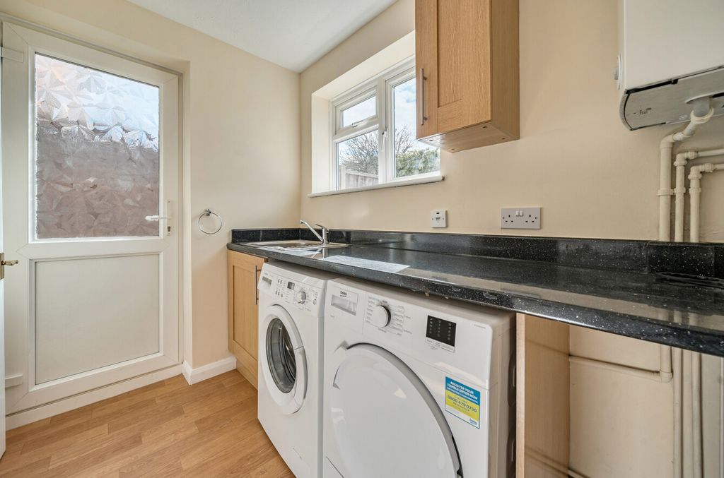 Additional image 16 of 4 bed detached house for saleOaktree Drive, Hook, Hampshire RG27