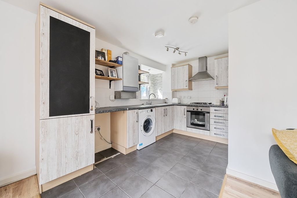 1 bed flat for saleRiver View, Shefford SG17 photo 5