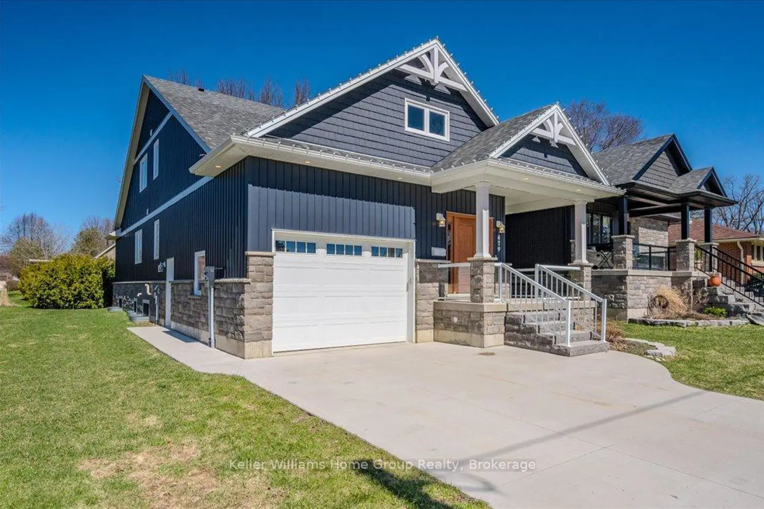 479 St George Street photo 2