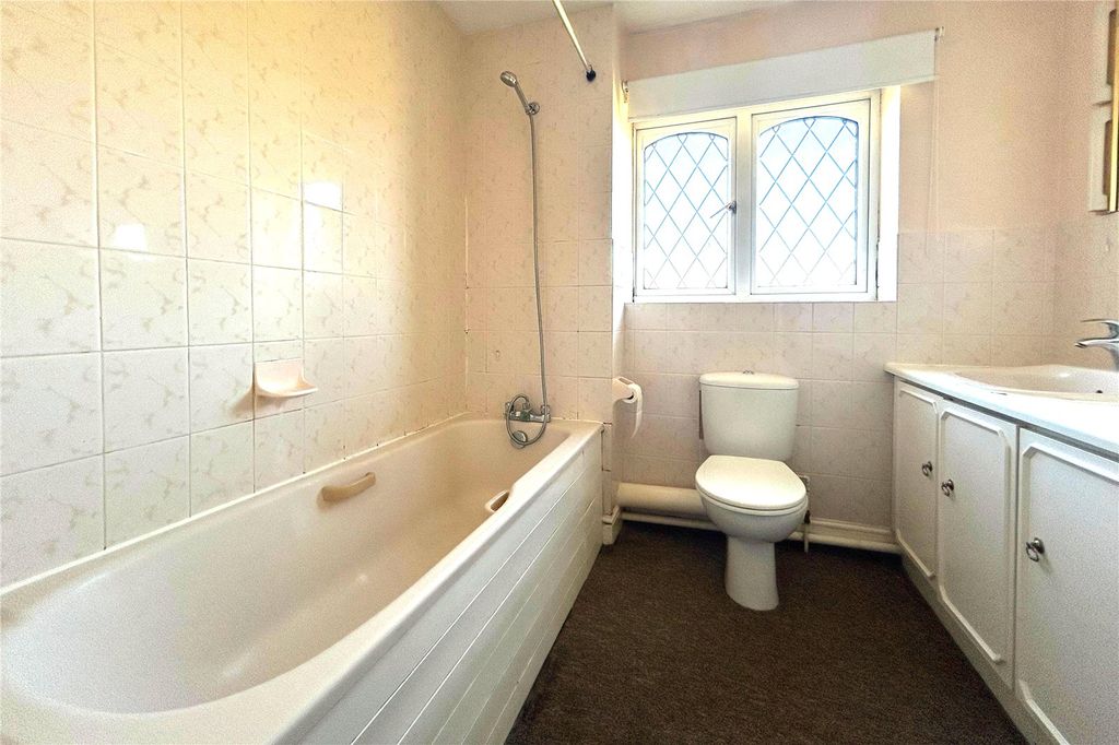 Additional image 6 of 4 bed detached house for saleDriftway Road, Hook, Hampshire RG27