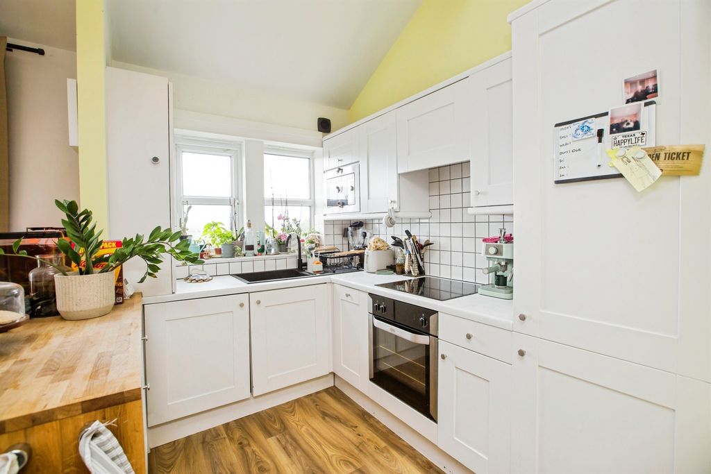 Additional image 19 of 3 bed flat for saleSkircoat Moor Road, Halifax HX3
